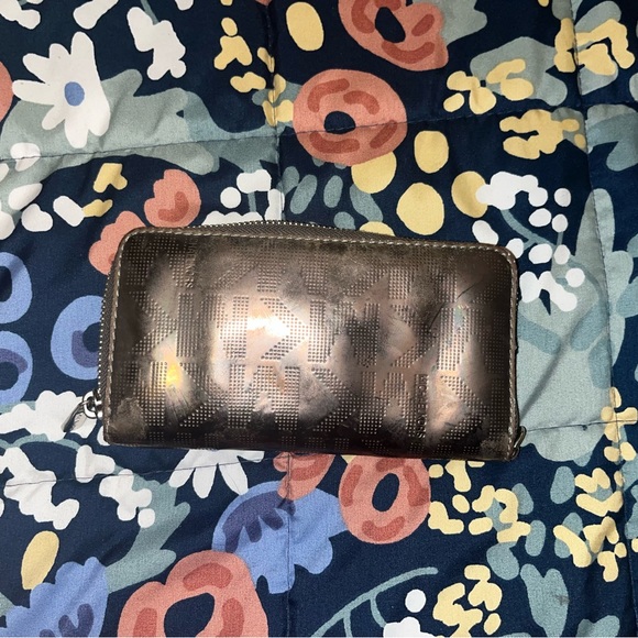 Micheal Kors wallet - Picture 3 of 3